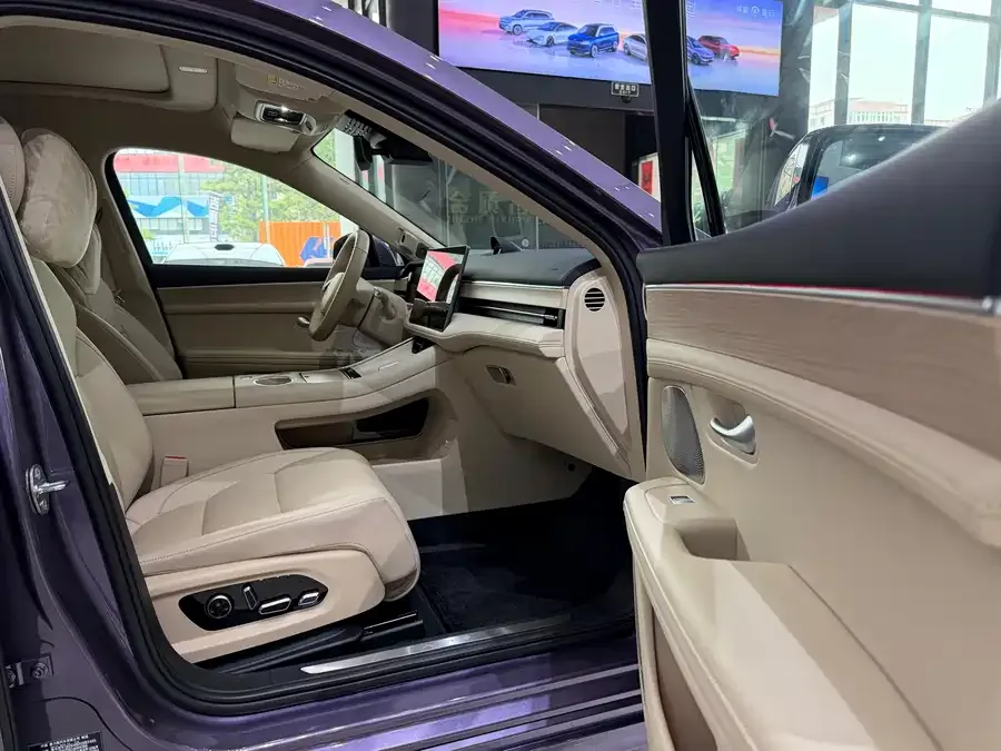 AITO M5 M5 2025 Extended Range Ultra 4WD Edition 2025 — миниатюра 5