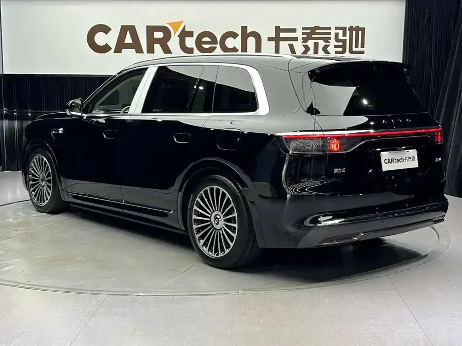 AITO M8 Wenjie M8 2025 Extended Range Ultra Edition 53.4kWh 6-Seat Version (192-line LiDAR) 2025 — миниатюра 4