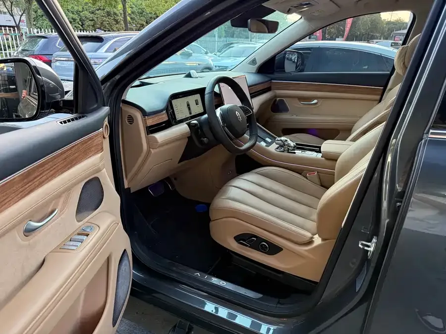 AITO M7 QM7 2022 1.5T RWD Comfort Edition 2023 — миниатюра 3
