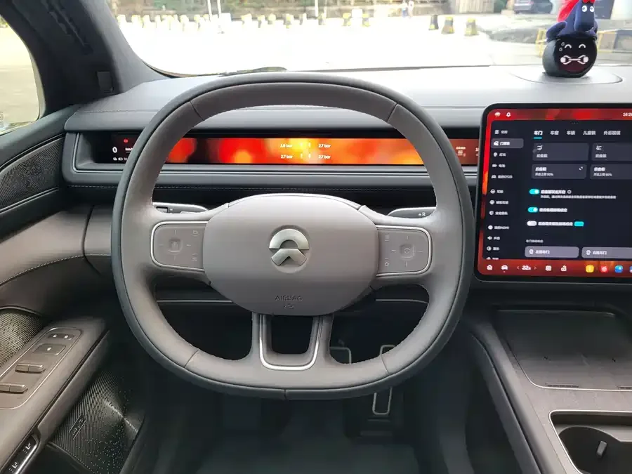 NIO ES8 NIO ES8 2026 Six-Seat Executive Signature Edition 2026 — миниатюра 4