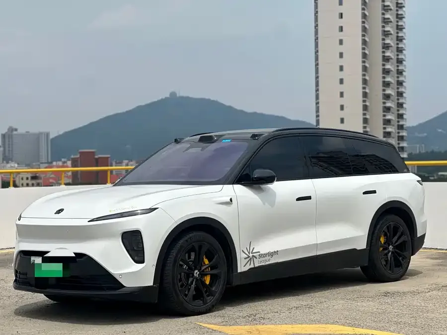 NIO ES8 2025