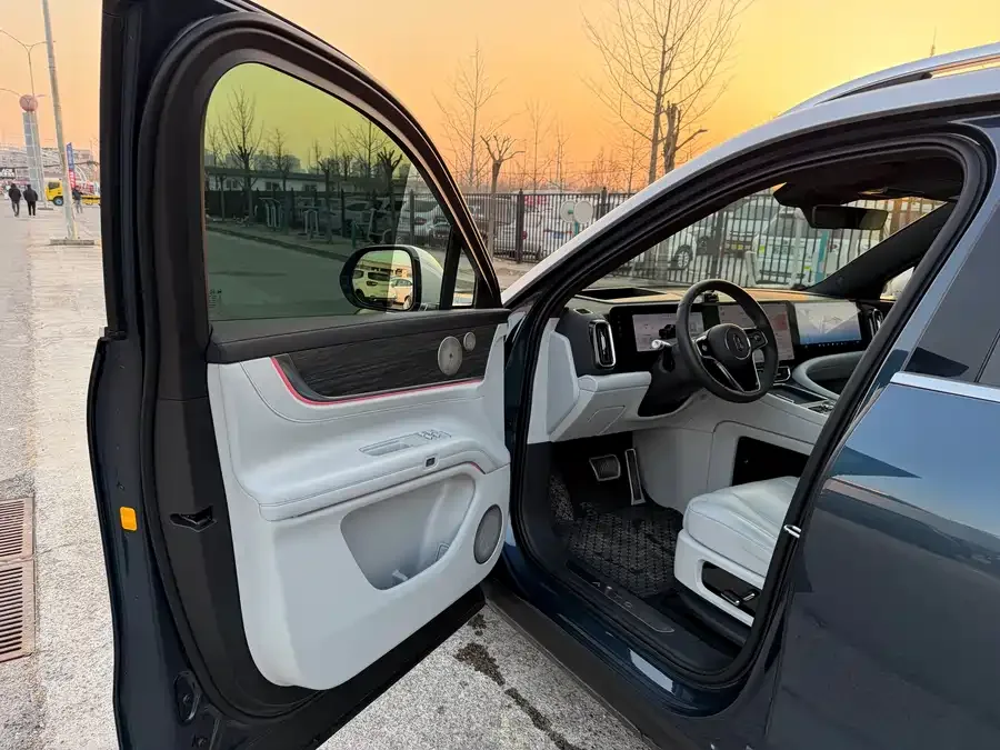 AITO M9 M9 2024 Extended Range Ultra Edition 52kWh 6-seater Edition 2024 — миниатюра 3