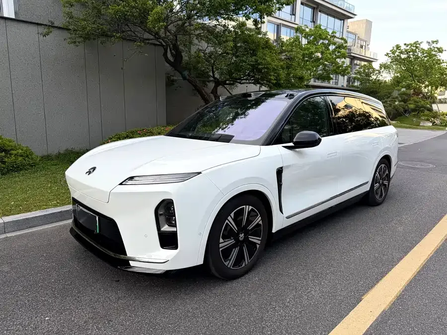 NIO ES8 2025