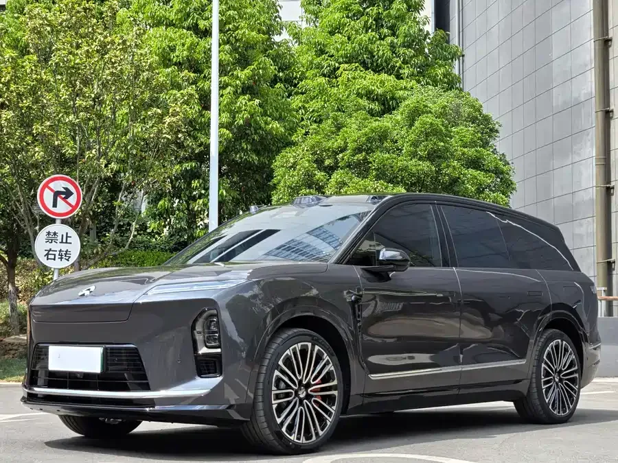 NIO ES8 2025