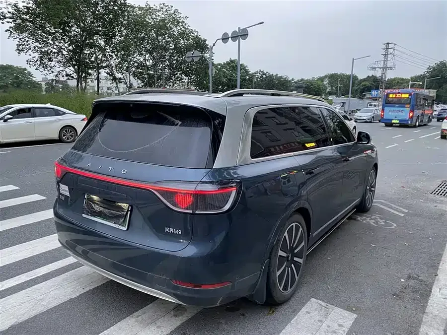 AITO M9 M9 2024 Extended Range Ultra Edition 42kWh 6-seater Edition 2024 — миниатюра 3