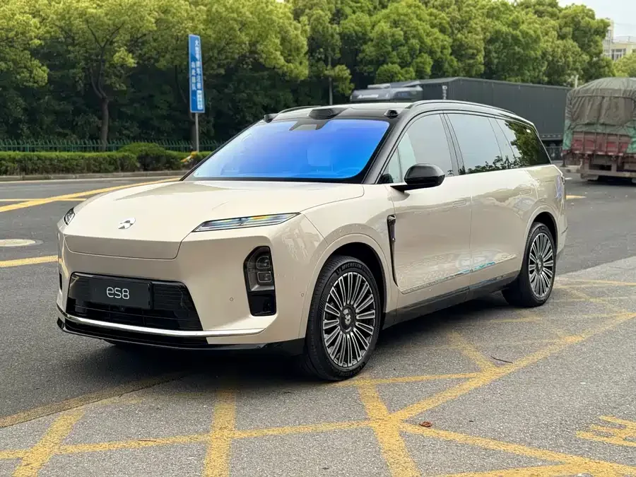 NIO ES8 2025