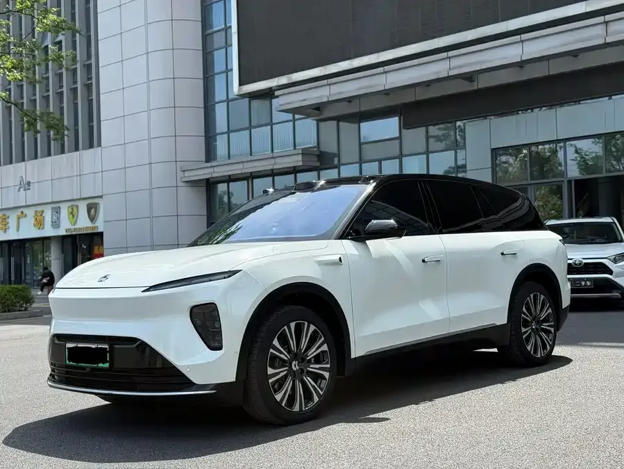 NIO ES8 2024