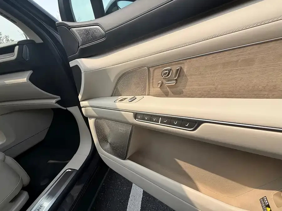 NIO ES8 NIO ES8 2026 Six-seat Executive Luxury Edition 2025 — миниатюра 4