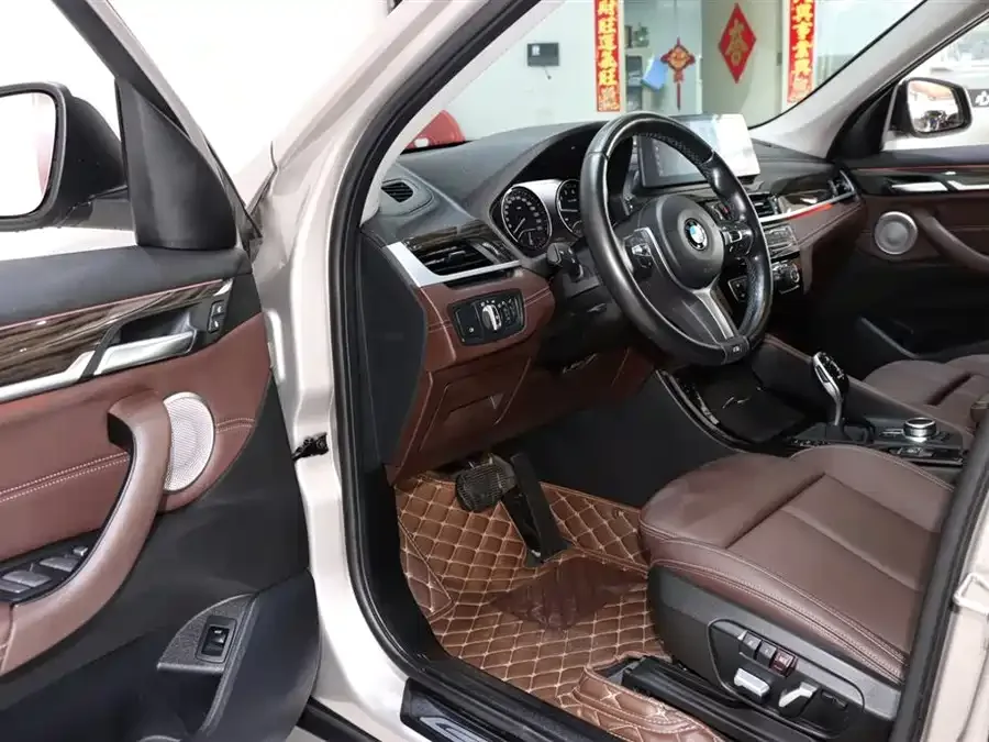 BMW X1 2022 xDrive25Li Exclusive Model 2022 — миниатюра 3