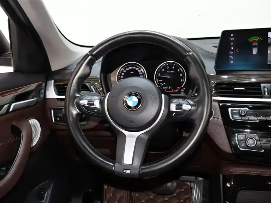 BMW X1 2022 xDrive25Li Exclusive Model 2022 — миниатюра 4