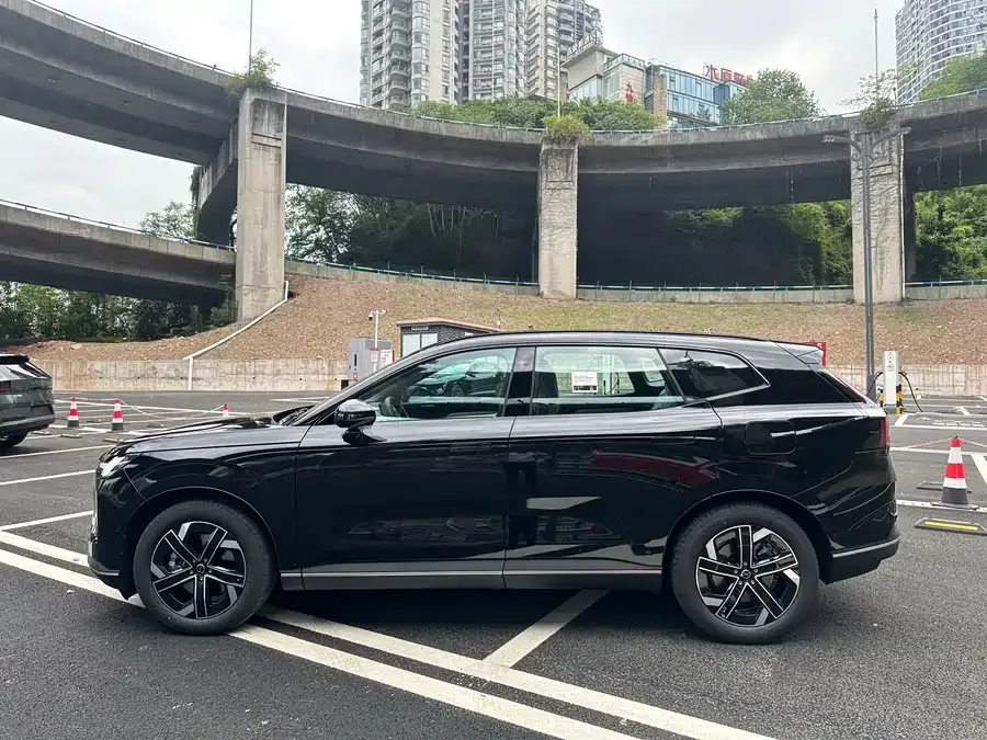 Volvo XC70 plug-in hybrid 2026 Volvo XC70 Plug-in Hybrid Two-Wheel Drive Long Range Core 2026 — миниатюра 2