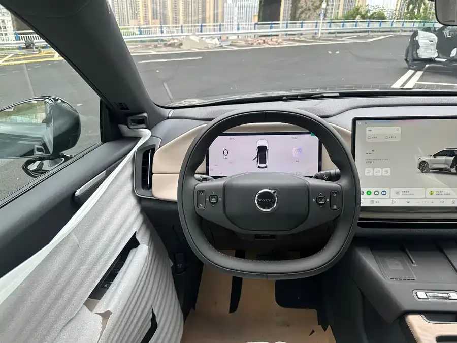 Volvo XC70 plug-in hybrid 2026 Volvo XC70 Plug-in Hybrid Two-Wheel Drive Long Range Core 2026 — миниатюра 4