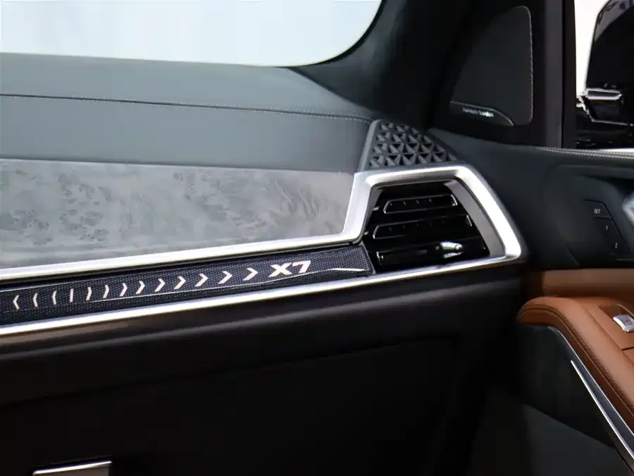 BMW X7 2023 xDrive40i Exclusive M Sport Package 2024 — миниатюра 5