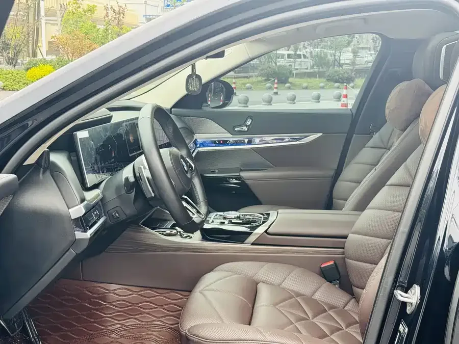 BMW 7 Series BMW 7 Series 2023 740Li Leading M Sport Package 2024 — миниатюра 4