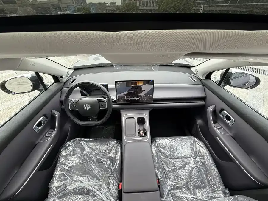 Leapmotor C10 Leapmotor C10 2026 210 Enjoyable Edition 2026 — миниатюра 3