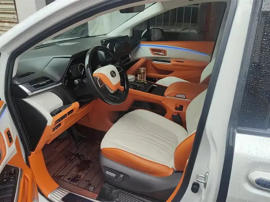 Toyota Granvia Grevia 2023 2.5L Hybrid Premium PLUS Edition 2023 — миниатюра 3