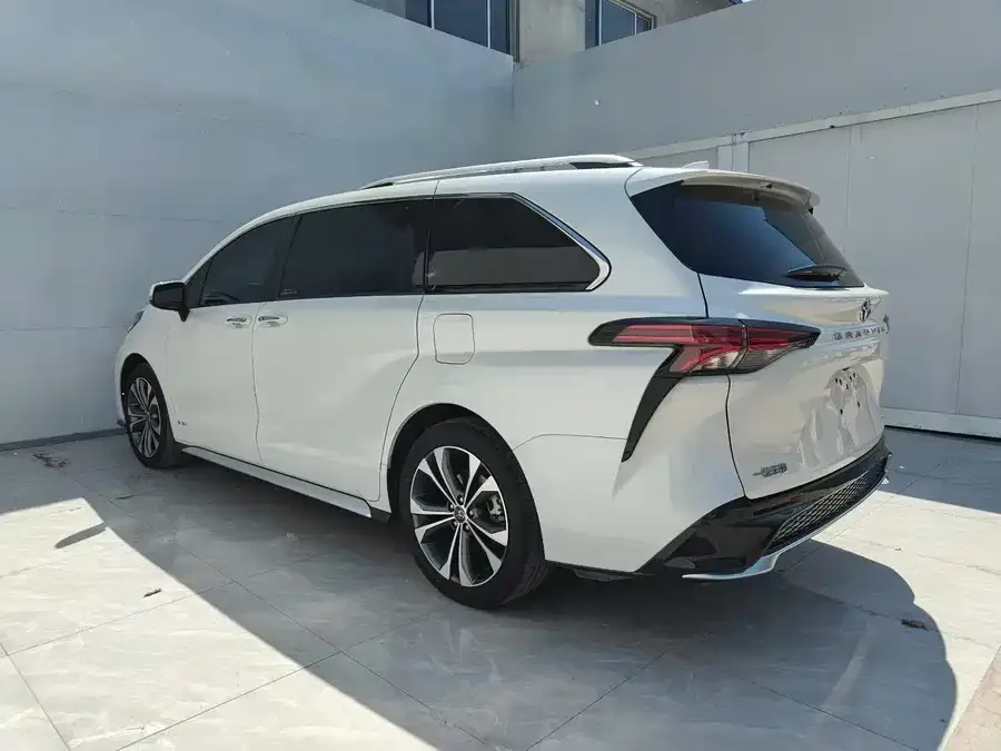 Toyota Granvia Grevia 2024 2.5L Hybrid Premium PLUS Edition 2024 — миниатюра 3