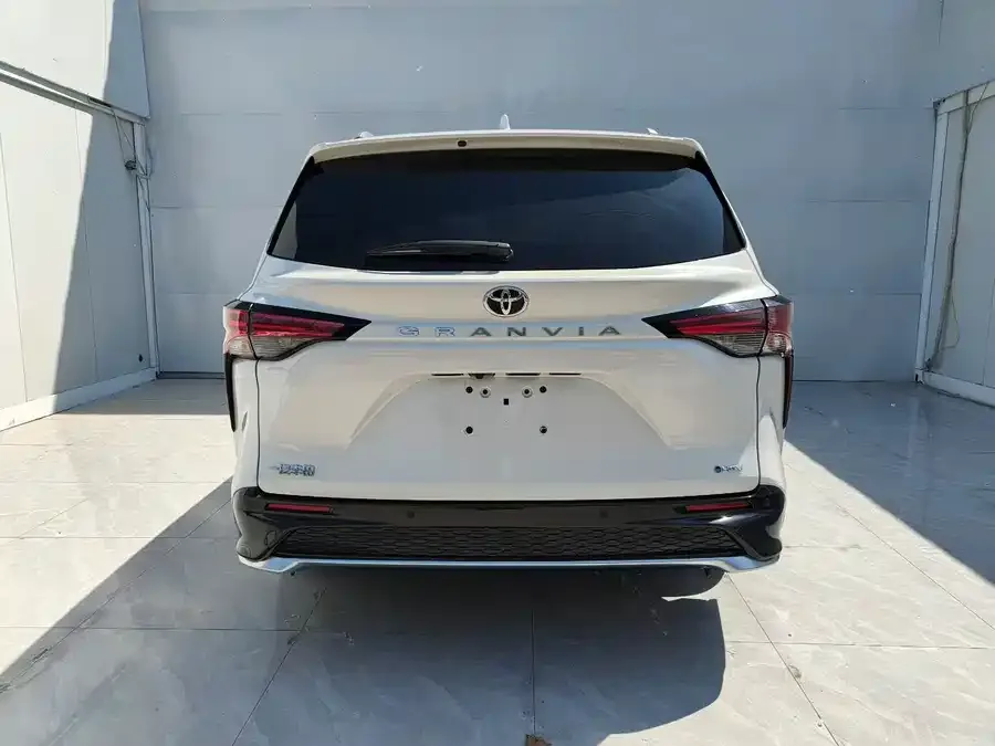 Toyota Granvia Grevia 2024 2.5L Hybrid Premium PLUS Edition 2024 — миниатюра 5