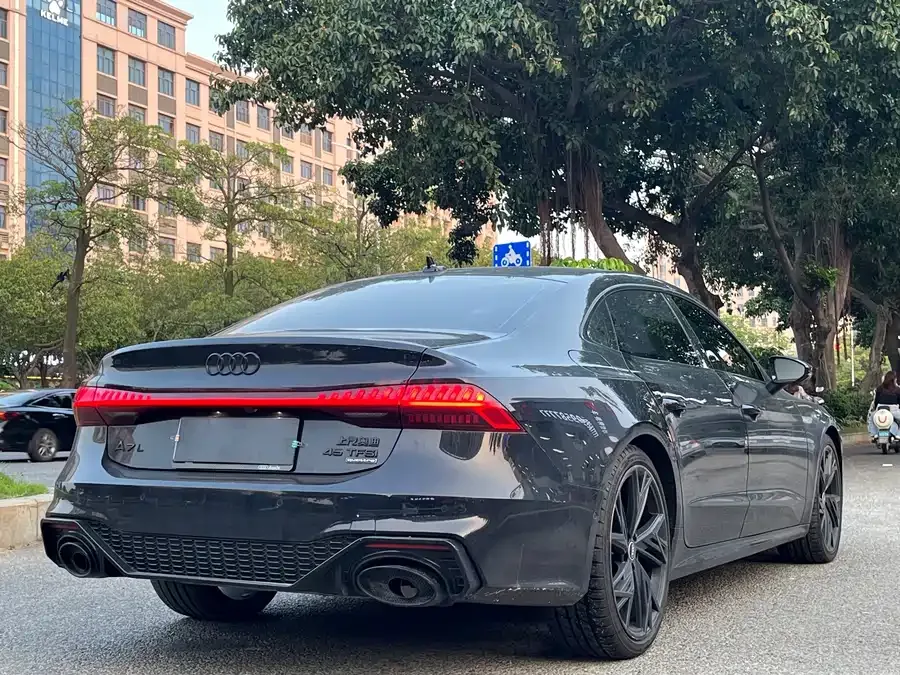 Audi A7L 2024 45 TFSI quattro S-line Black Warrior Edition 2023 — миниатюра 3