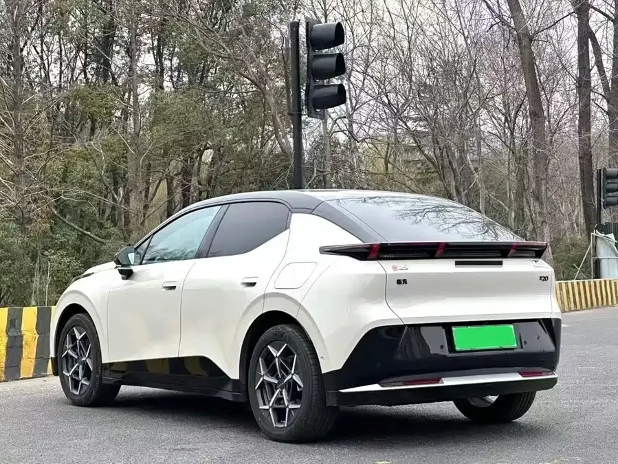 Lynk & Co Z20 Lynk & Co Z20 2025 530km RWD Pro 2025 — миниатюра 3