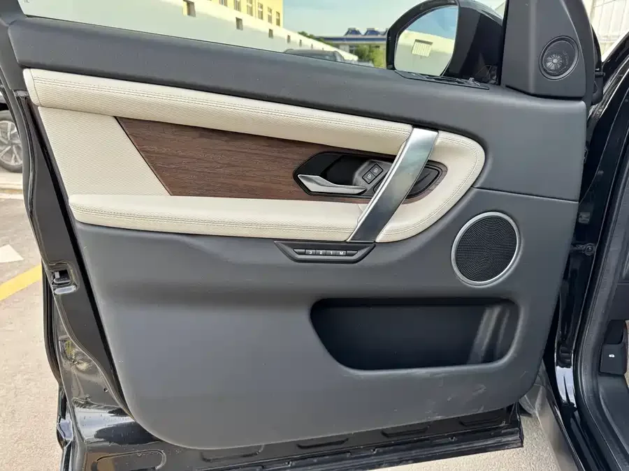 Land Rover Pre-owned Discovery Sports Discovery Sport 2022 facelift 249PS R-Dynamic SE Performance Technology Edition 5-seater 2022 — миниатюра 4