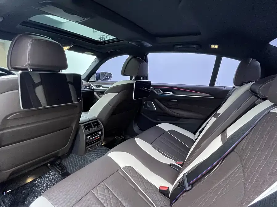BMW 5 Series New Energy 2022 Model 3 535Le Pioneer Edition M Sports Package 2023 — миниатюра 3