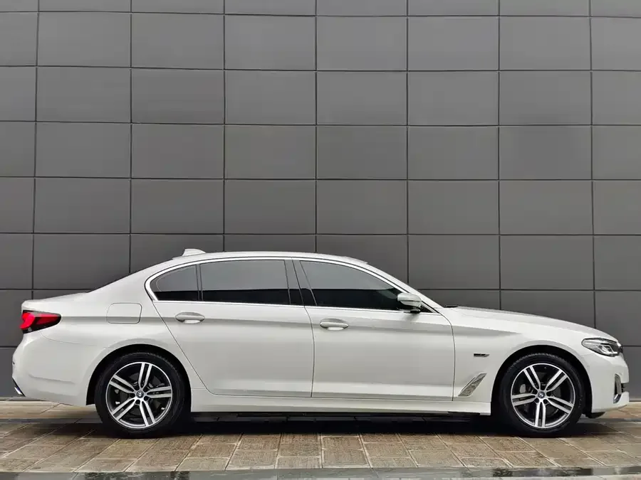 BMW 5 Series New Energy 2022 535Le Luxury Package 2022 — миниатюра 2