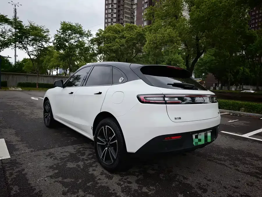 AITO M5 M5 2022 Extended Range 4WD Ultimate Edition 2022 — миниатюра 3