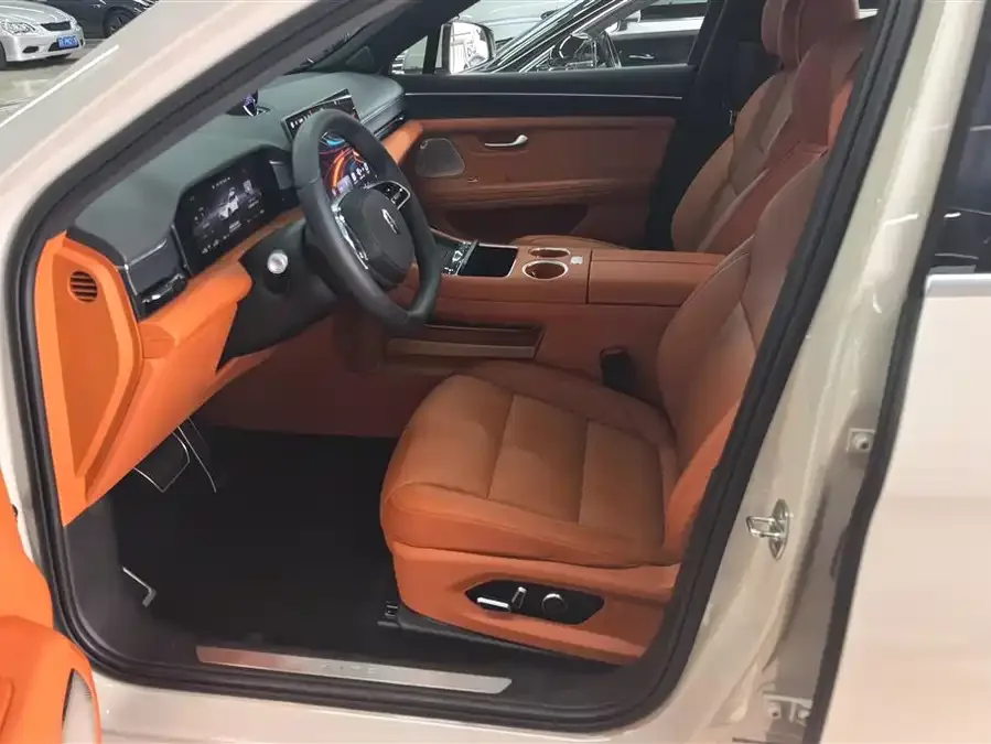 AITO M5 M5 2025 Extended Range Ultra 4WD Edition 2025 — миниатюра 3