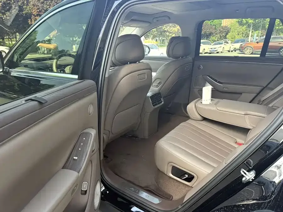 AITO M7 Wenjie M7 2026 Extended Range Ultra 4WD 5-Seater (192-line LiDAR) 2025 — миниатюра 3