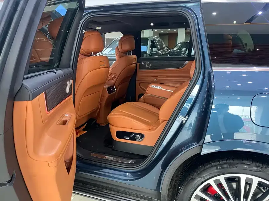 AITO M9 M9 2024 Extended Range Ultra Edition 42kWh 6-seater Edition 2024 — миниатюра 4