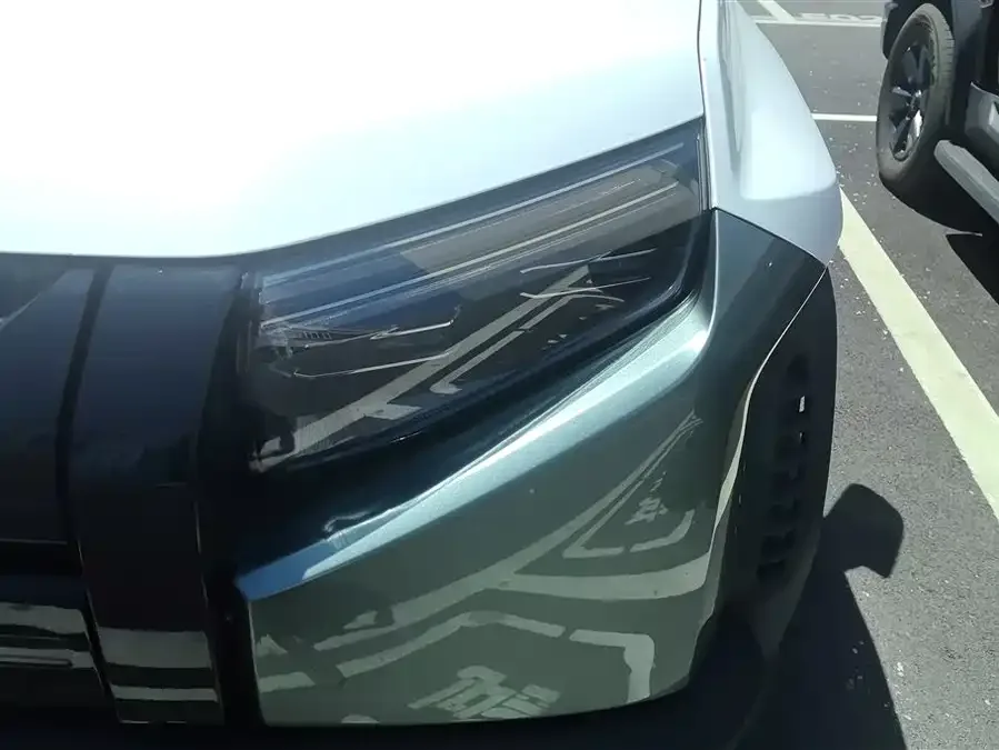 BYD Leopard Titanium 3 Titanium 3 2025 501KM 4WD Ultra Edition 2025 — миниатюра 2