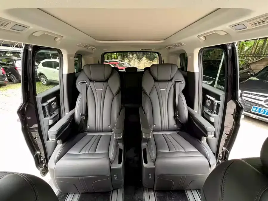 Hongqi HQ9 PHEV Hongqi HQ9 PHEV 2024 2.0T 4WD Business Edition 2024 — миниатюра 4