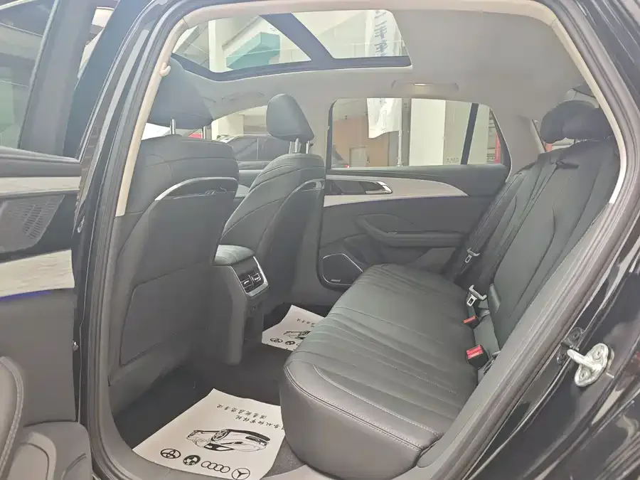 Hongqi H5 Hongqi H5 2025 2.0T Automatic Flagship Edition 2025 — миниатюра 2