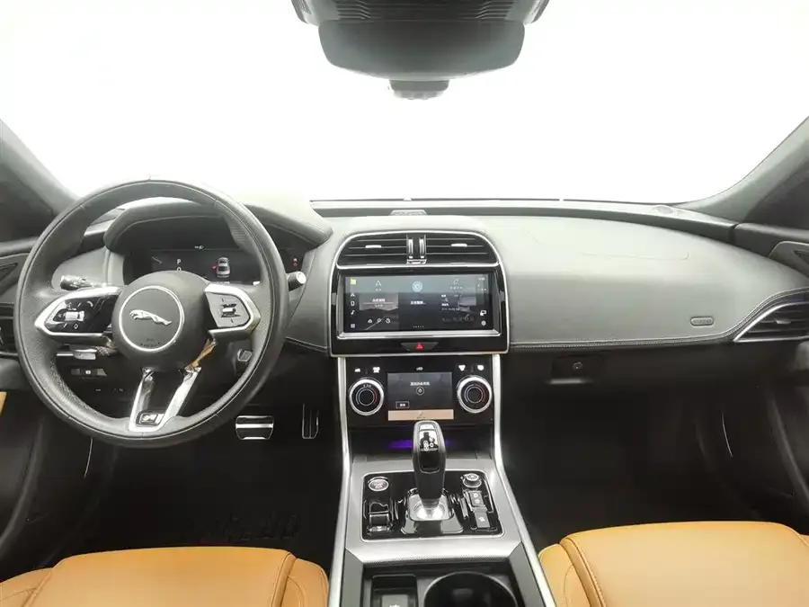 Jaguar XEL 2023 2.0T 250PS R-DYNAMIC S aggressive sports version 2023 — миниатюра 2