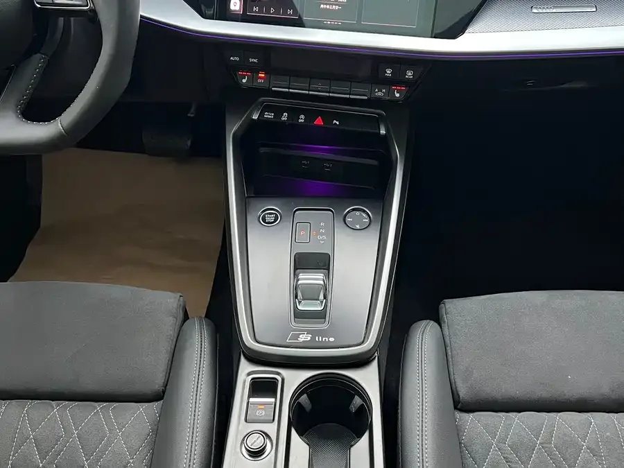 Audi A3 2021 A3L Limousine 35 TFSI Luxury Sports Edition 2022 — миниатюра 5