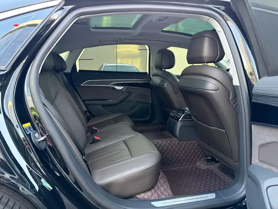 Audi A8 2025 A8L 45 TFSI quattro Luxury Edition 2025 — миниатюра 3