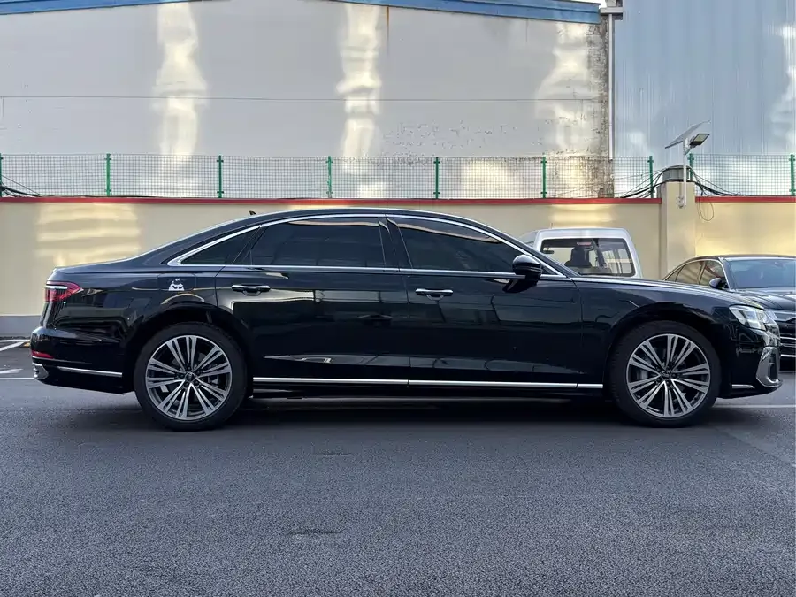 Audi A8 2025 A8L 45 TFSI quattro Luxury Edition 2025 — миниатюра 4