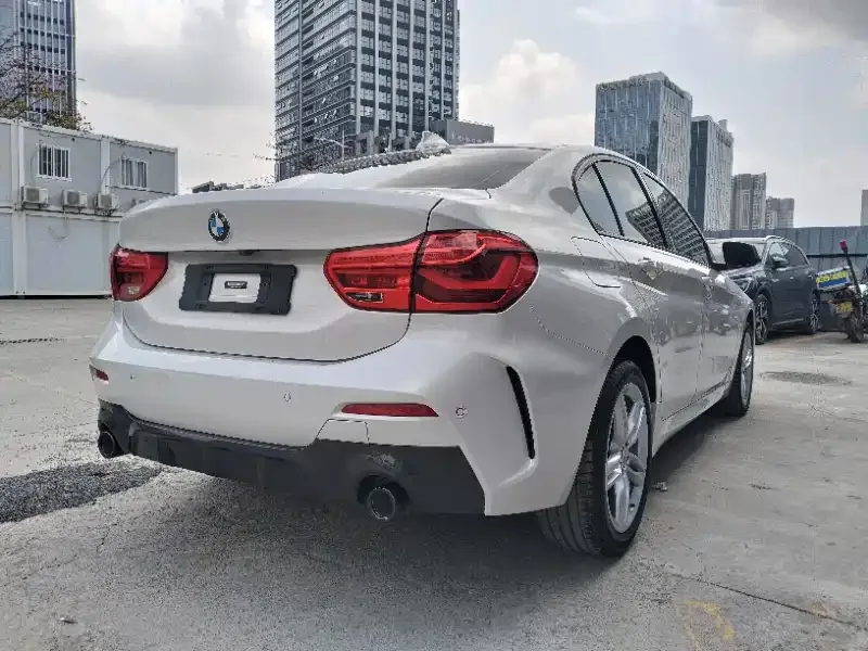 BMW 1 Series BMW 1 Series 2022 120i M Sport Night Edition 2023 — миниатюра 3