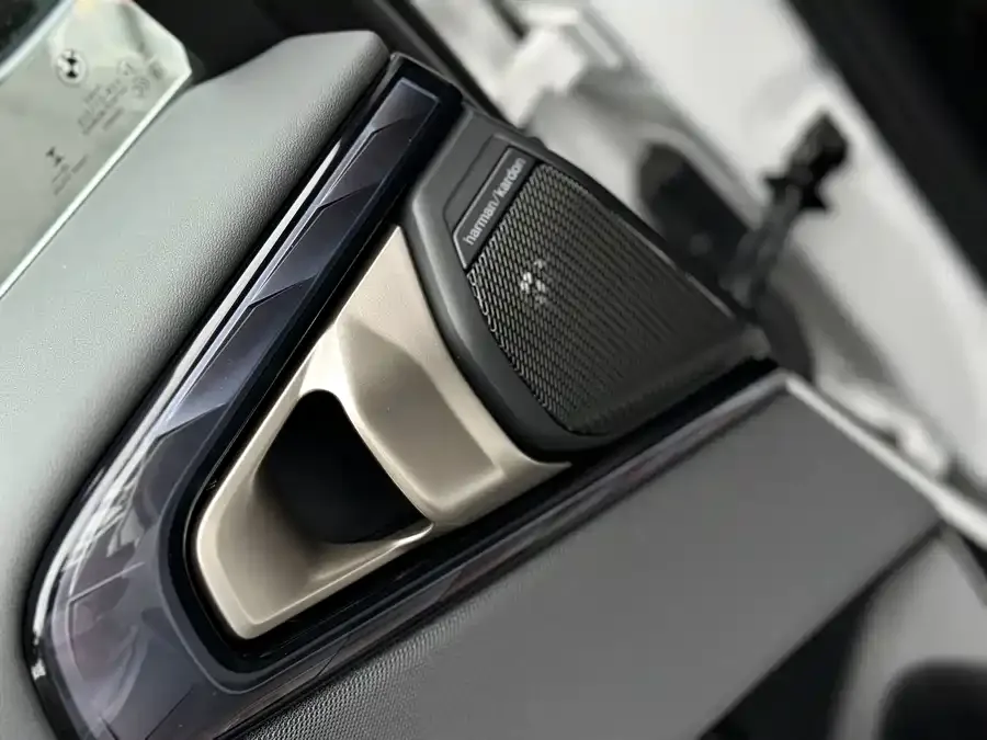 BMW X3 2025 xDrive30L Leading M Sport Night Edition 2026 — миниатюра 4