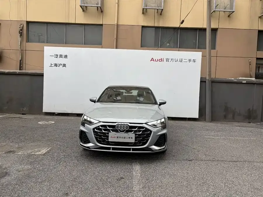 Audi A3 2025 A3L Limousine 35TFSI Flying Spur Premium Edition 2024 — миниатюра 2
