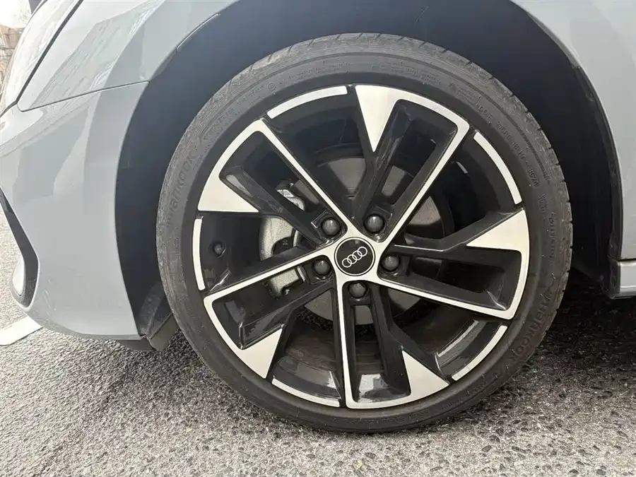 Audi A3 2025 A3L Limousine 35TFSI Flying Spur Premium Edition 2024 — миниатюра 3