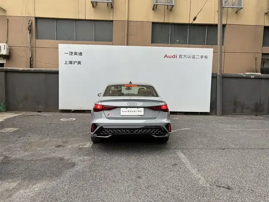 Audi A3 2025 A3L Limousine 35TFSI Flying Spur Premium Edition 2024 — миниатюра 4