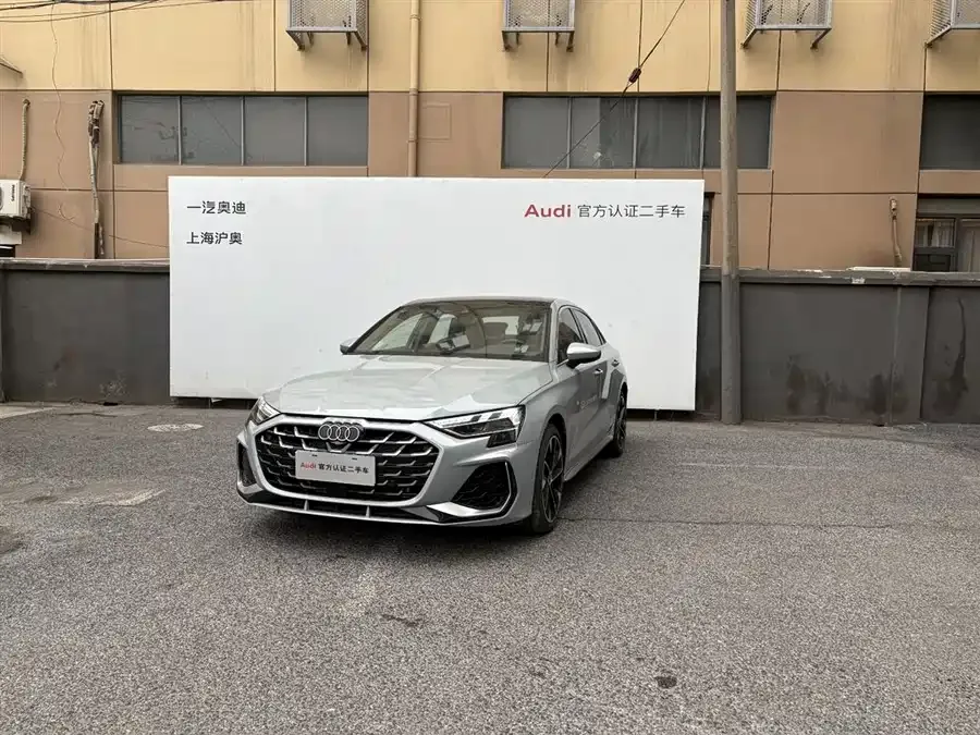 Audi A3 2025 A3L Limousine 35TFSI Flying Spur Premium Edition 2024 — фото 1, купить с доставкой в Москву