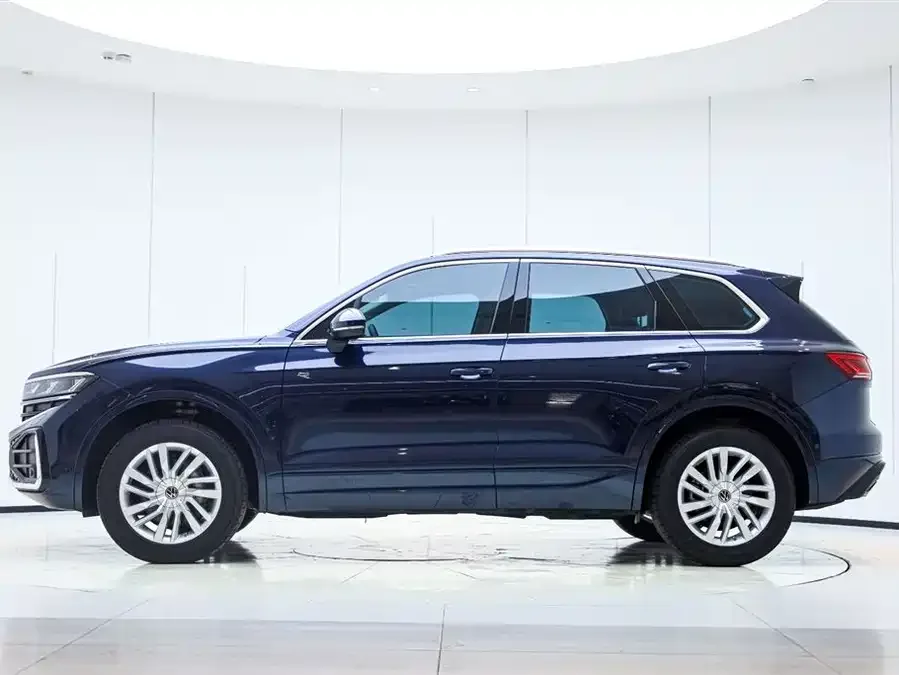 Volkswagen Touareg Touareg 2025 2.0TSI Sharp Shadow Edition 2025 — миниатюра 2