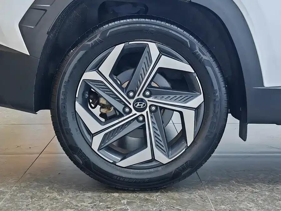 Hyundai tucson l Tucson 2021 Tucson L 1.5T DCT LUX Premium Edition 2022 — миниатюра 3