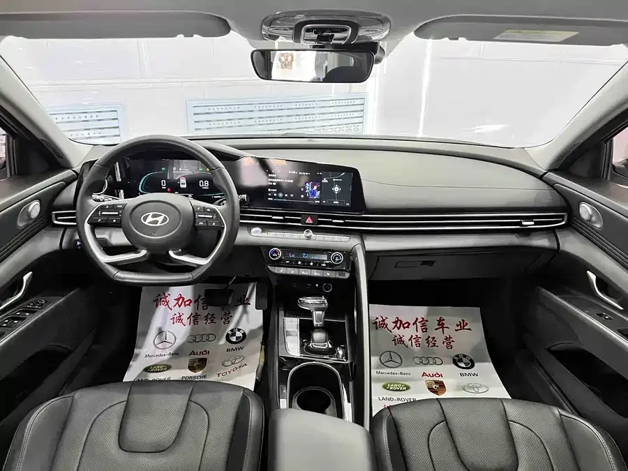 Hyundai Elantra Elantra 2023 1.5L CVT LUX Premium Edition 2024 — миниатюра 4
