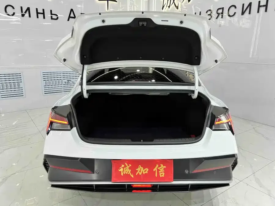 Hyundai Elantra Elantra 2023 1.5L CVT LUX Premium Edition 2024 — миниатюра 5