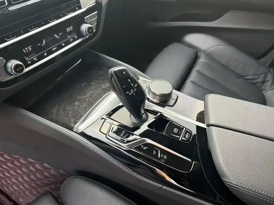 BMW 6 Series GT 2022 630i M Sport Package 2023 — миниатюра 3