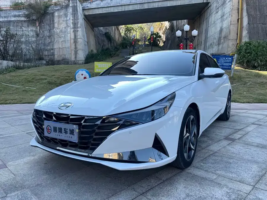 Hyundai Elantra 2022